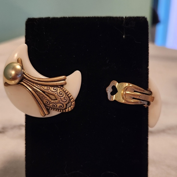 Vintage 90's Clip on Earrings - Picture 2 of 3